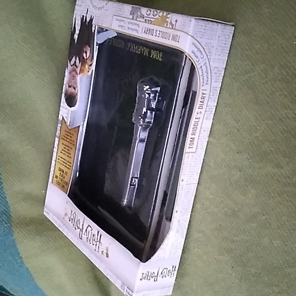 Harry Potter Tom Riddle's Diary and Invisible Ink Wand Pen - Picture 4 of 9